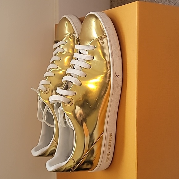 LOUIS VUITTONGold Patent Leather Frontrow Sneakers  - Picture 2 of 4